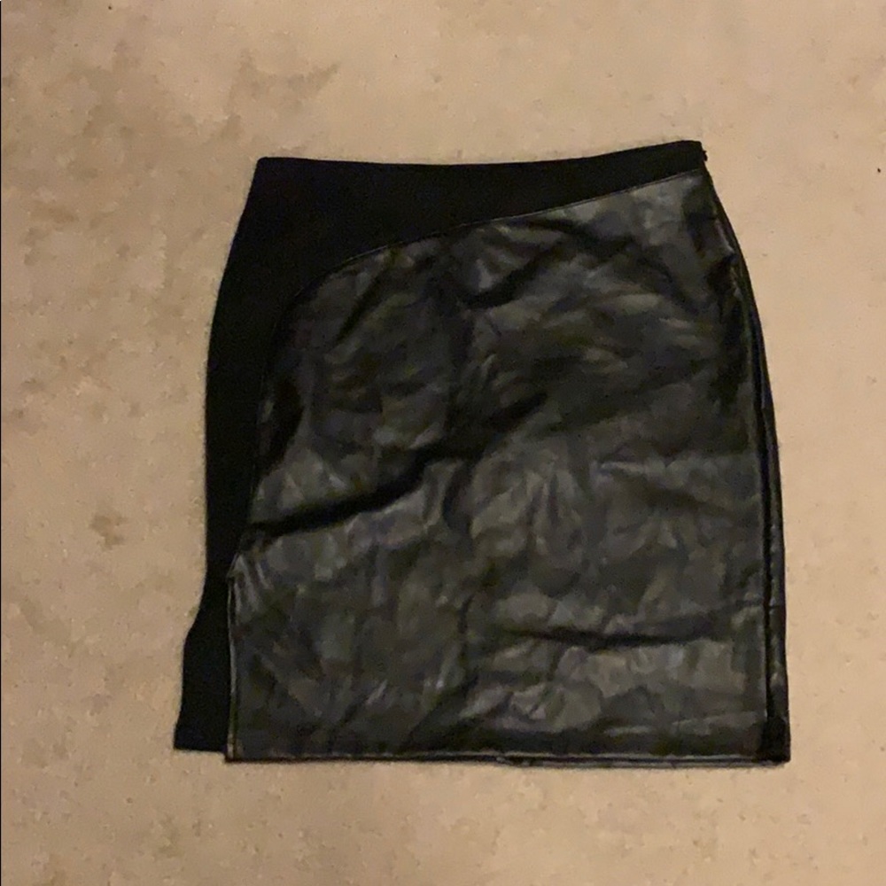 Black faux leather skirt size L